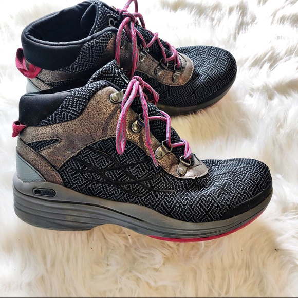 bzees hiking boots